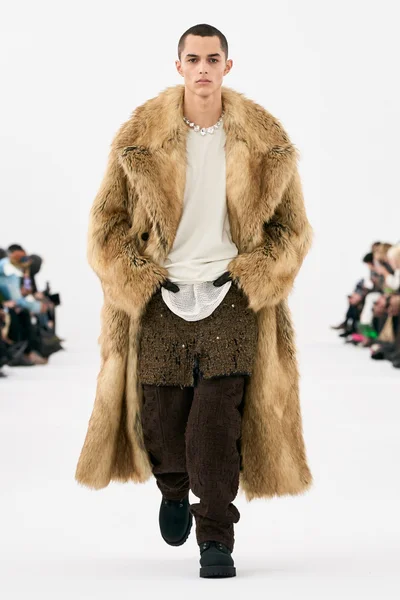 Look 10